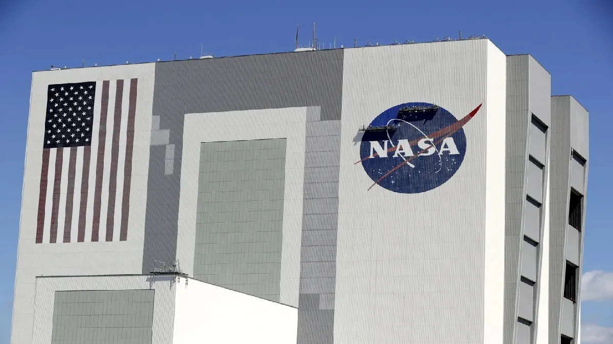 NASA का मंगल मिशन, एक साल बाद यान से बाहर निकले चालक दल के सदस्य; जानें दिलचस्प बात NASA- India TV Hindi