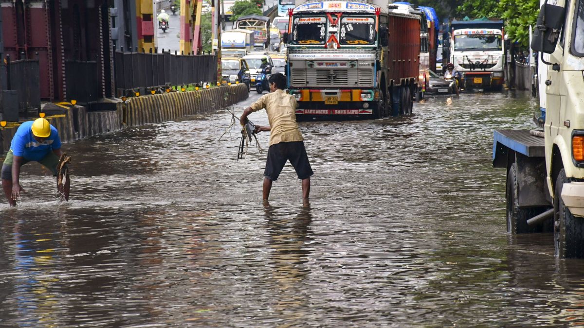 LIVE: देश के कई हिस्सों में आज बारिश की संभावना, जानिए क्या है मौसम का लेटेस्ट अपडेट