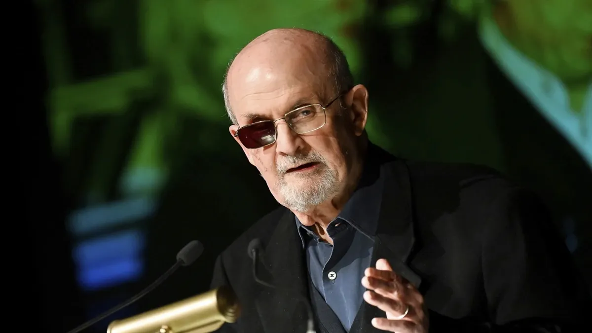 US Presidential Election: सलमान रुश्दी ने किया कमला हैरिस का समर्थन, बोले 'मैं मुंबई का लड़का हूं और...' Salman Rushdie- India TV Hindi