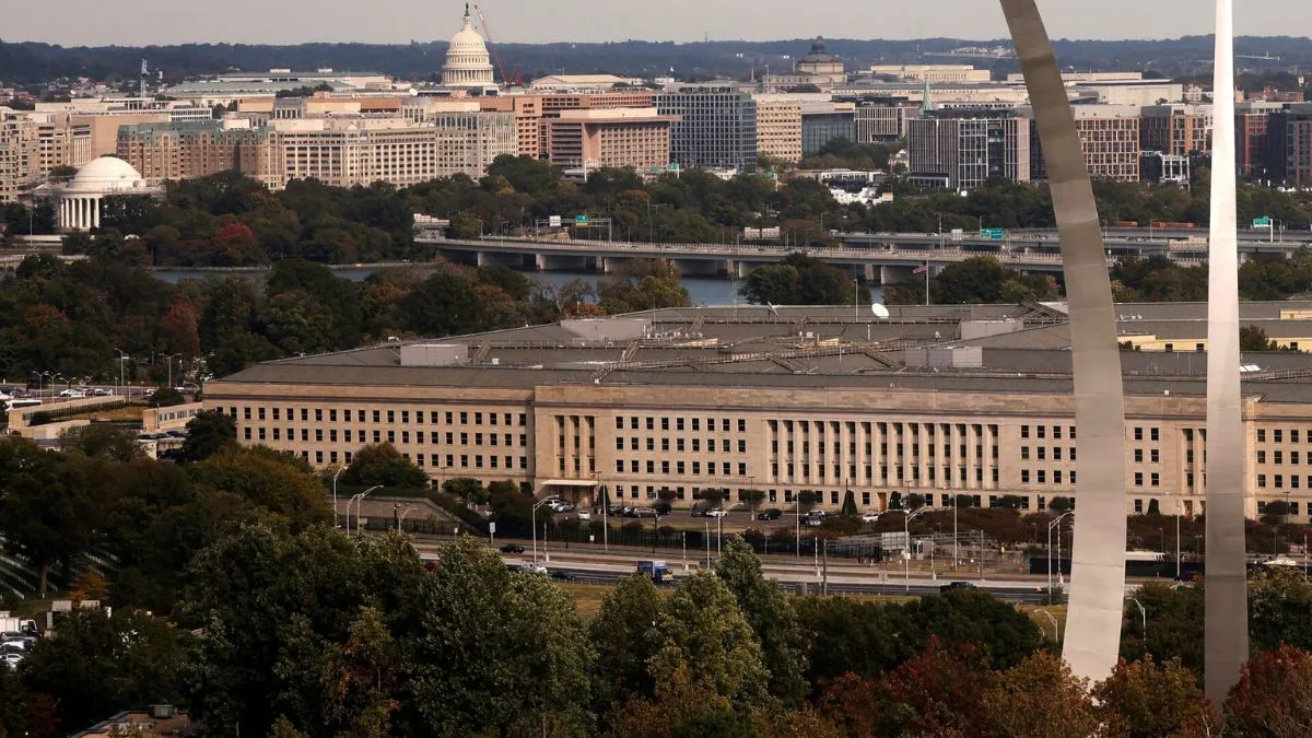 रूस से गहराते संबंधों के बीच क्या खतरे में है भारत-अमेरिका की रणनीतिक साझेदारी?...पेंटागन ने दिया बड़ा बयान पेंटागन हाउस, अमेरिका।- India TV Hindi