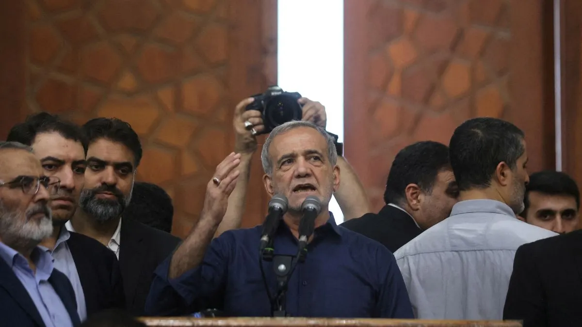 ईरान के नए राष्ट्रपति ने अमेरिका को दिया डायरेक्ट ट्रेलर, कहा-"दबाव में नहीं आएगा हमारा देश" डॉ. पेजेश्कियन, ईरान के राष्ट्रपति। - India TV Hindi