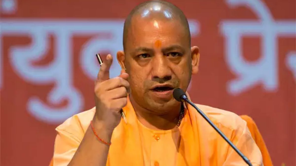 यूपी में कांवड़ियों को मिलेगी शिकंजी, फूलों से होगा स्वागत, सीएम योगी ने अधिकारियों को दिए ये आदेश