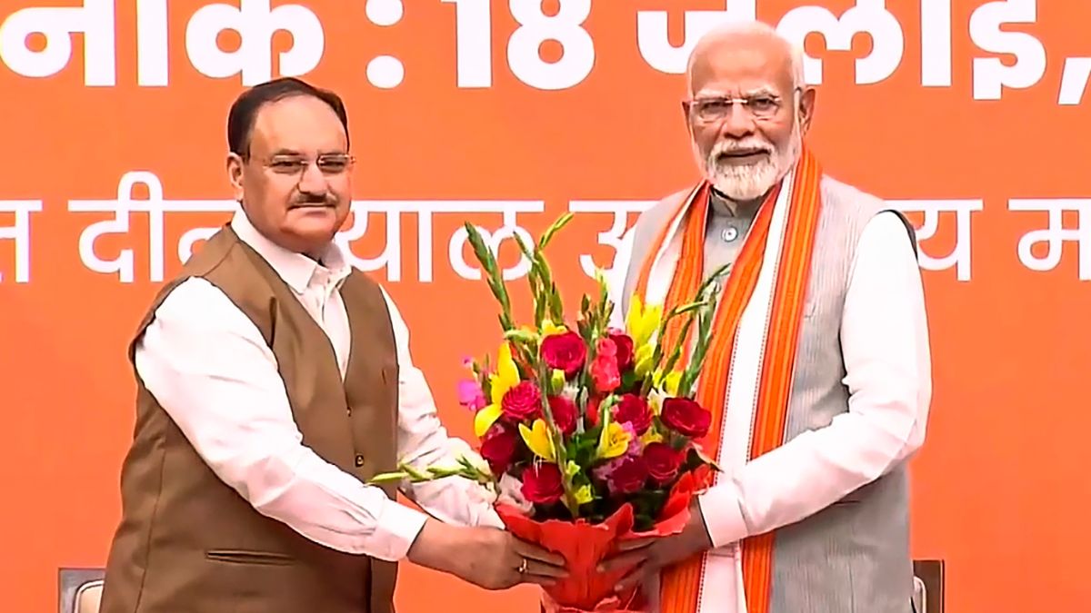 प्रधानमंत्री मोदी ने बीजेपी मुख्यालय के कर्मचारियों व पार्टी कार्यकर्ताओं से की मुलाकात, सामने आया वीडियो