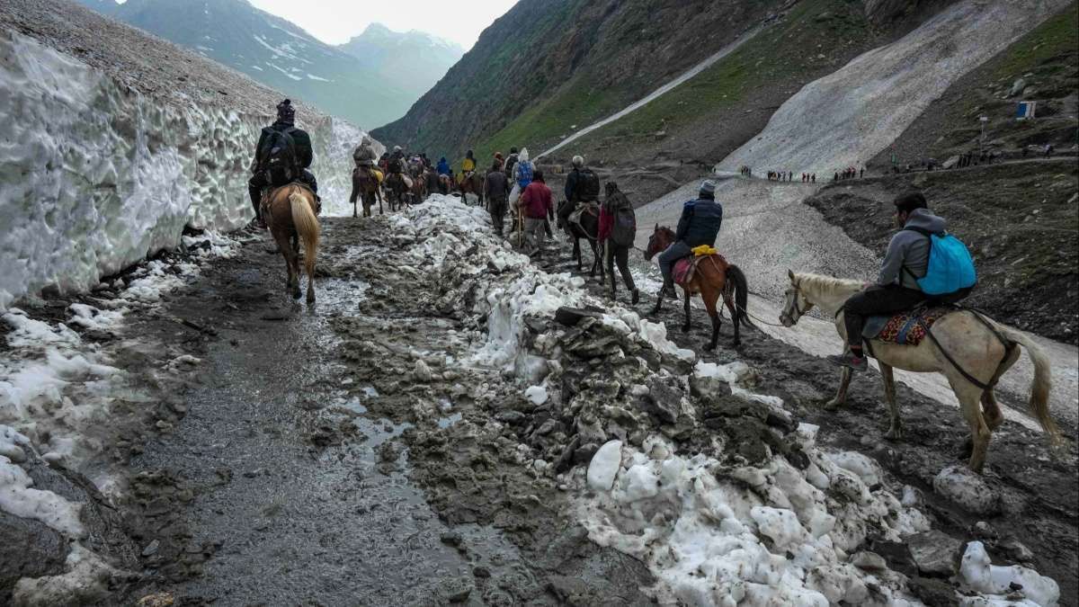 अमरनाथ यात्रा: 30 हजार से ज्यादा तीर्थ यात्रियों ने किए दर्शन, कुल संख्या एक लाख के पार