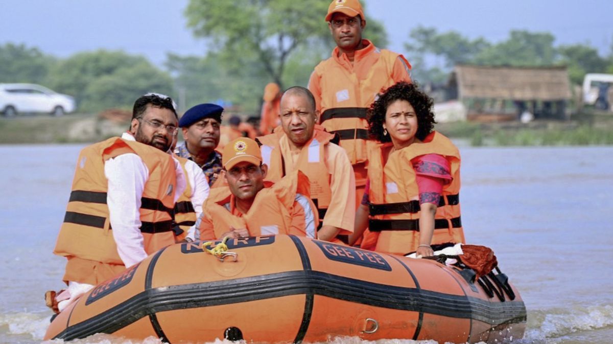 बाढ़ प्रभावित परिवारों के लिए CM योगी ने किया बड़ा ऐलान, लाखों लोगों को मिलेगी राहत