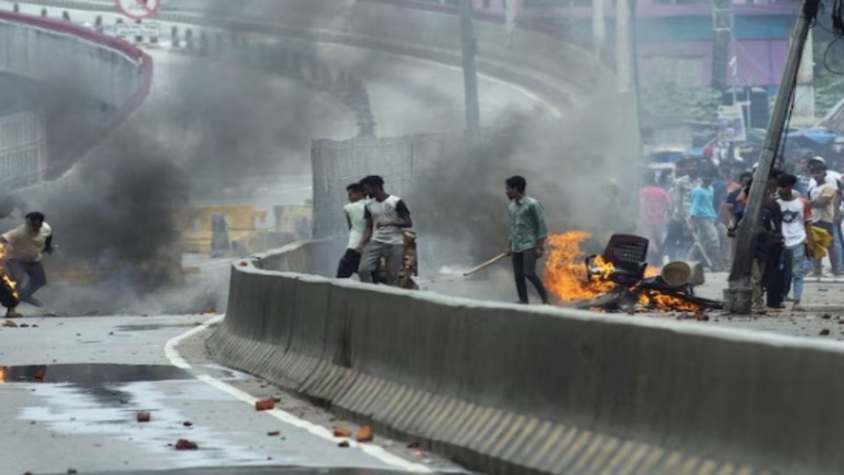 बांग्लादेश में हिंसा जारी, गोपालगंज इलाके में सेना पर हमला, पांच से ज्यादा सैन्यकर्मी घायल