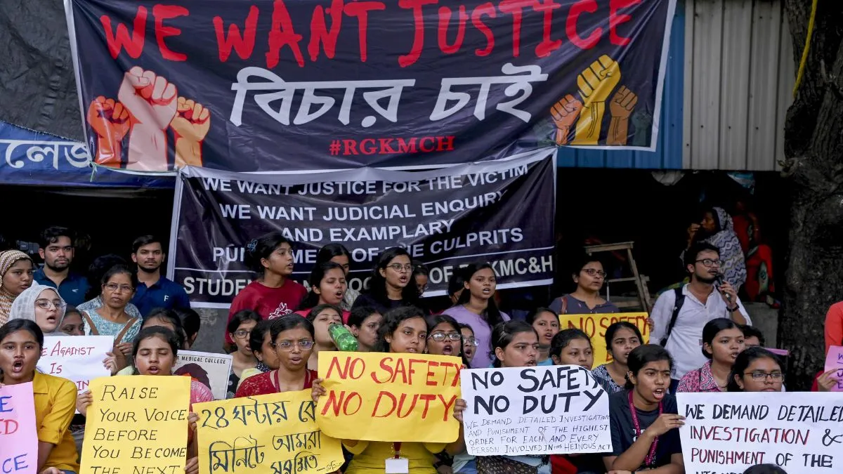 कोलकाता पुलिस ने किया बड़ा खुलासा, आरोपी ने डॉक्टर से रेप और मर्डर के बाद धोए थे कपड़े Kolkata- India TV Hindi