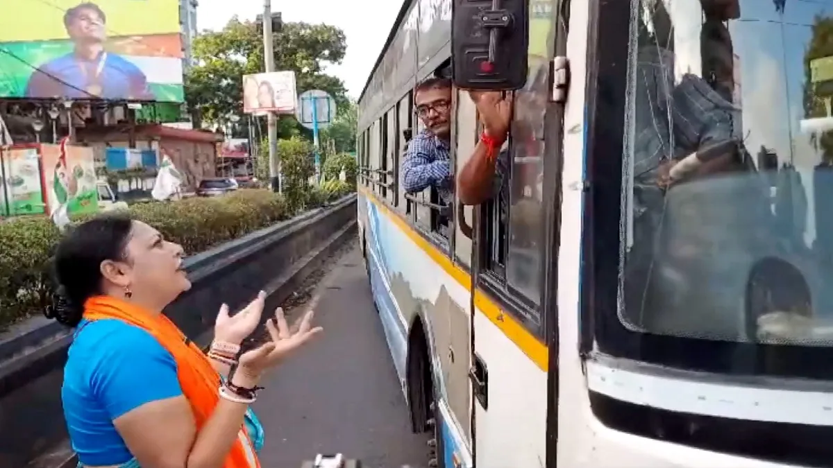 Bengal Bandh LIVE: बंद के दौरान जबरदस्त बवाल, बीजेपी नेता की कार पर फायरिंग, बम फेंके बीजेपी की नेता...- India TV Hindi
