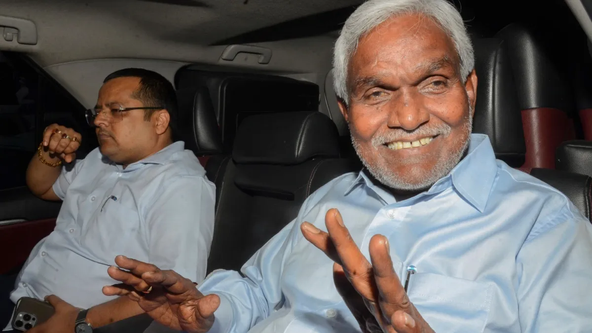 दिल्ली में चंपई सोरेन, 'एक्स' हैंडल से हटाया पार्टी का नाम, BJP में शामिल होने पर तोड़ी चुप्पी चंपई सोरेन के बीजेपी में शामिल होने पर चर्चा- India TV Hindi