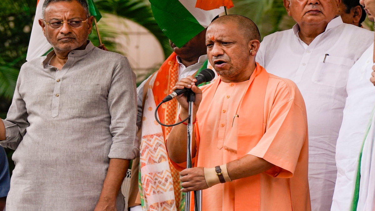 69000 शिक्षक भर्ती मामले पर यूपी सरकार की अहम बैठक आज, सीएम योगी ले सकते हैं बड़ा फैसला?