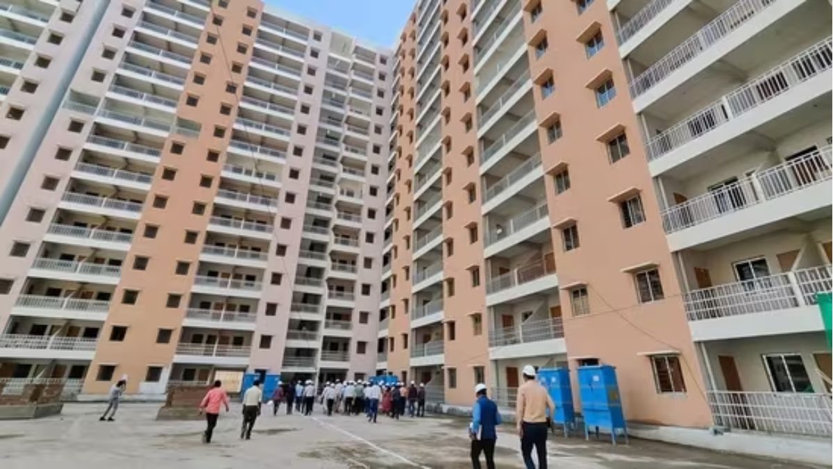 DDA Flats: दिल्ली में घर खरीदने का सपना होगा पूरा, सिर्फ 11.5 लाख रुपये से कीमतें शुरू- यहां जानें पूरी डिटेल्स