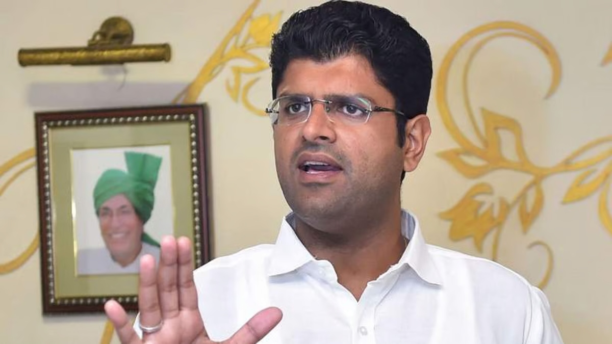 हरियाणा चुनाव से पहले दुष्यंत चौटाला को बड़ा झटका, 4 विधायकों ने छोड़ी पार्टी, 2 MLA पर पहले से ही अयोग्यता के आरोप