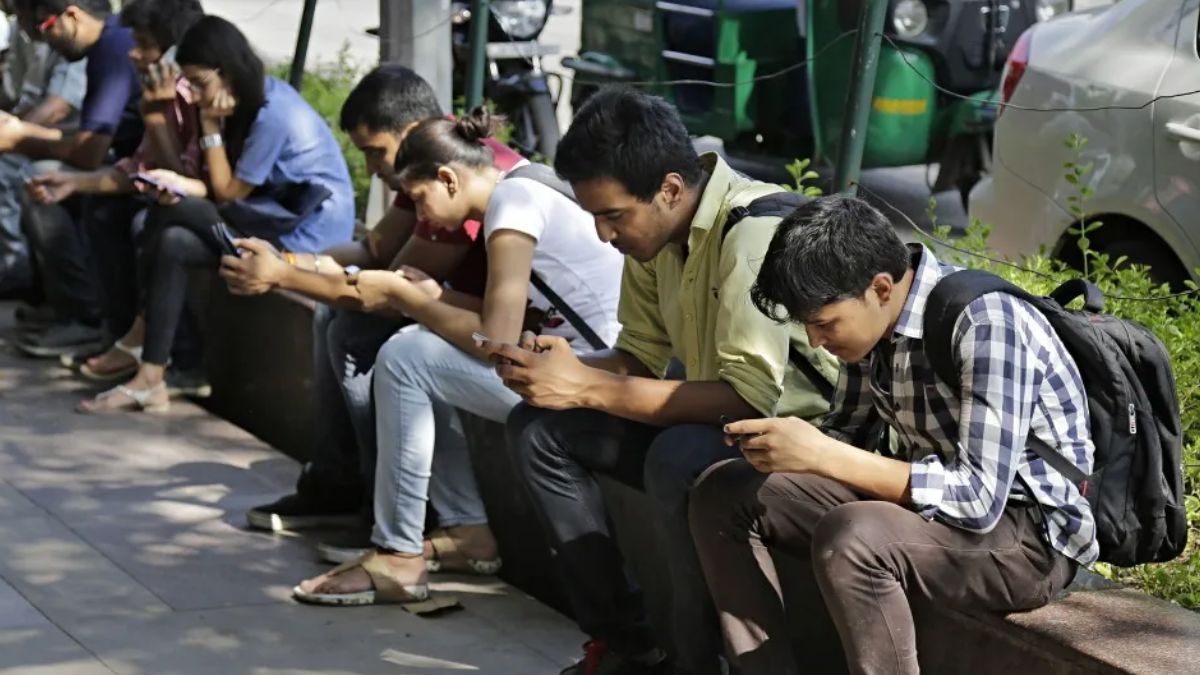 इंटरनेट के मामले में भारत ने बनाया नया रिकॉर्ड, एक साल में जोड़े थाईलैंड और UK की जनसंख्यां से ज्यादा यूजर्स