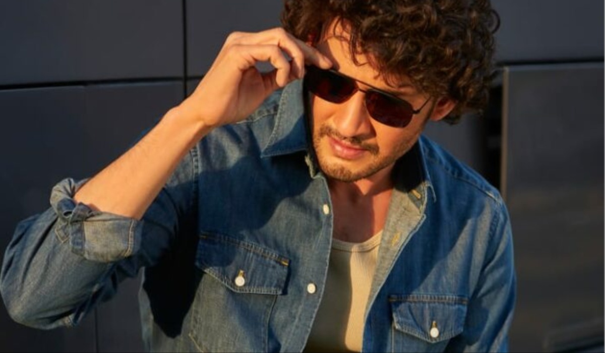 4 साल की उम्र में किया डेब्यू, बॉक्स ऑफिस पर लगातार हिट फिल्में देकर बना ‘प्रिंस ऑफ टॉलीवुड’ 4 साल की उम्र में किया डेब्यू, बॉक्स ऑफिस पर लगातार हिट फिल्में देकर बना ‘प्रिंस ऑफ टॉलीवुड’