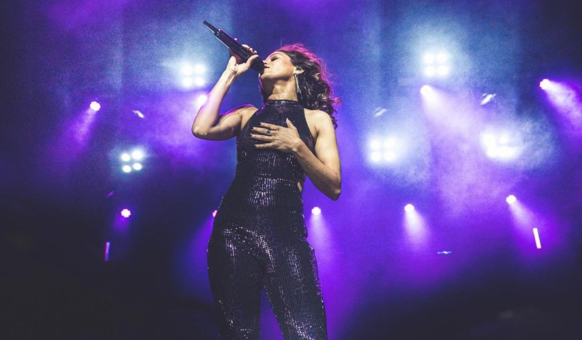 Started singing at the age of 4, became a star singer of the music industry with this song