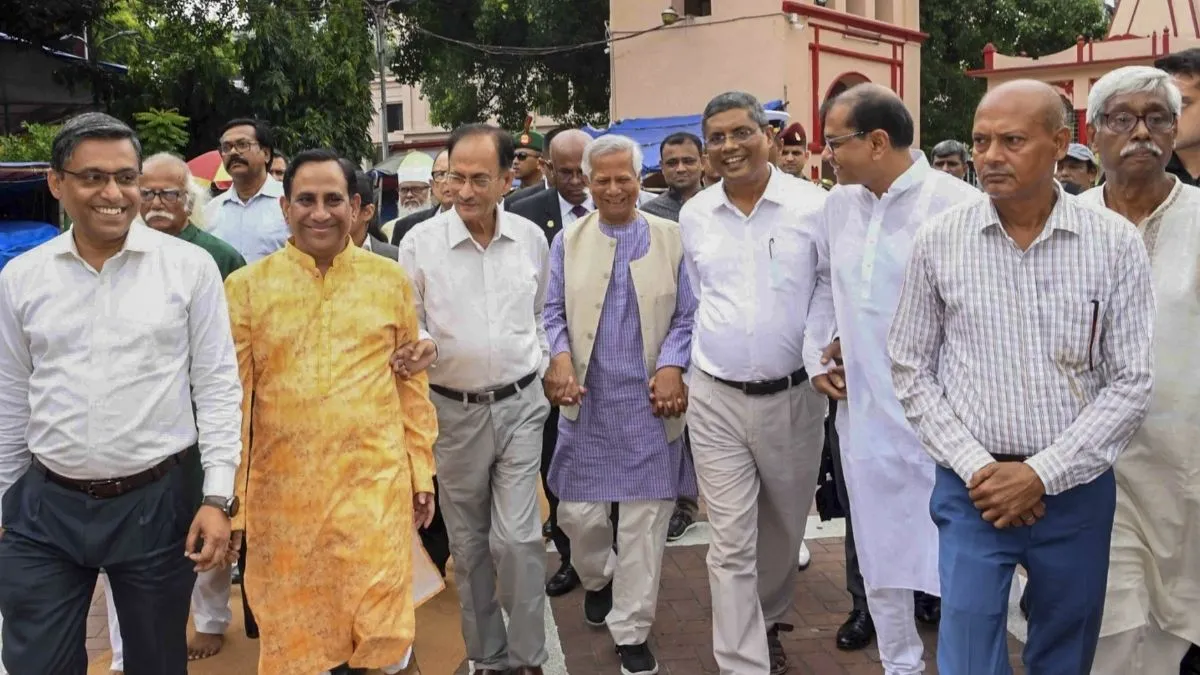 ढाकेश्वरी मंदिर में बांग्लादेशी हिंदुओं से मिले मुहम्मद यूनुस, हमले के दोषियों को सजा देने पर कही ये बात Muhammad Yunus, Muhammad Yunus Hindus- India TV Hindi