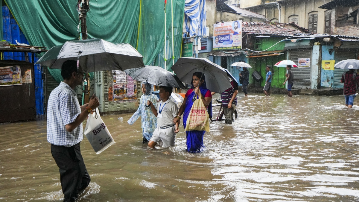 12 राज्यों में भारी बारिश की चेतावनी, गुजरात में रेड अलर्ट, जानें अगले 4 दिन तक कहां-कैसा रहेगा मौसम