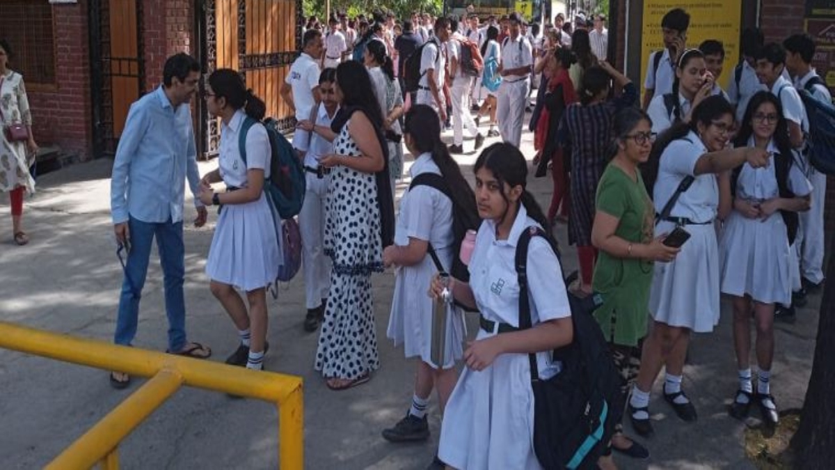 साउथ दिल्ली के स्कूल को बम से उड़ाने की मिली धमकी, खाली कराया गया पूरा परिसर