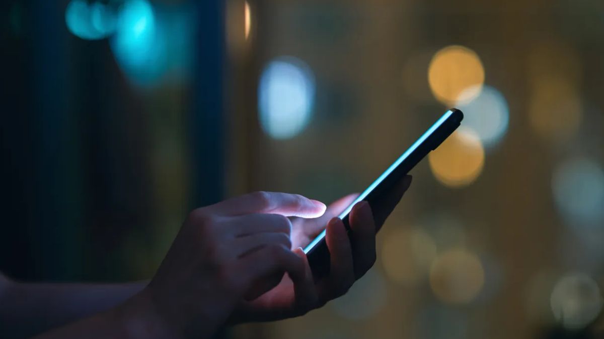 Smartphone में ये संकेत दिखने का मतलब है ‘हैक’ हो गया आपका फोन, गलती से भी न करें इग्नोर