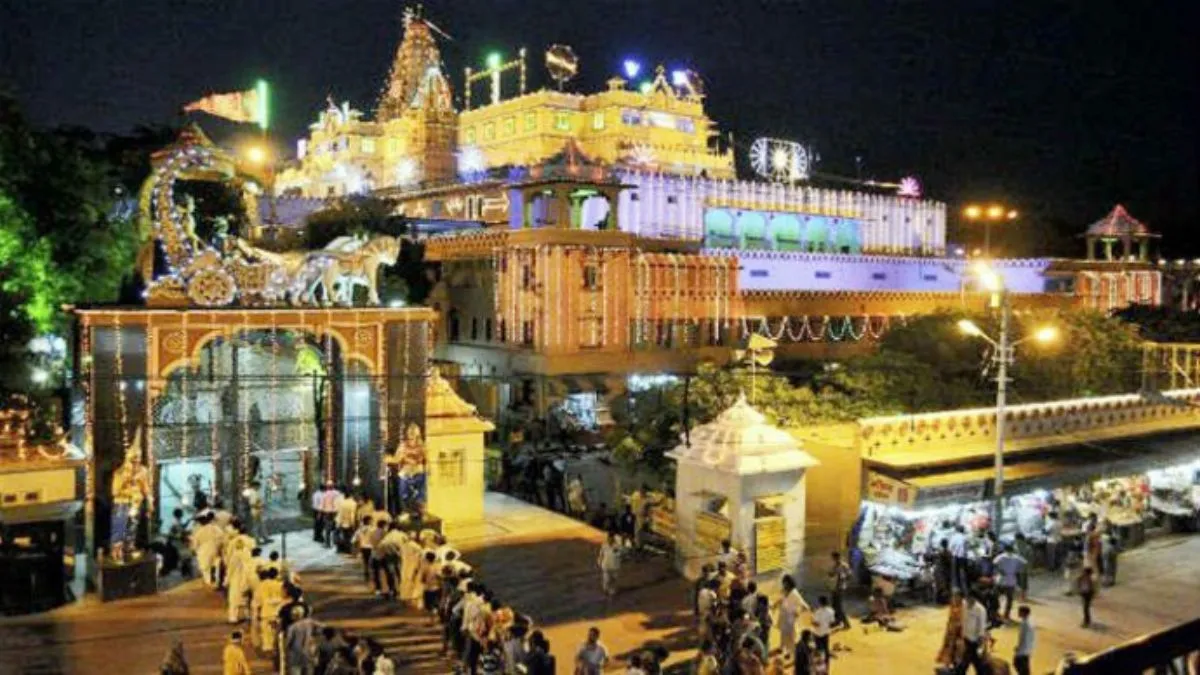 मथुरा-वृन्दावन में दो दिन मनाई जाएगी श्रीकृष्ण जन्माष्टमी, जानें कैसें हैं इंतजाम मथुरा-वृन्दावन में दो दिन मनाई जाएगी जन्माष्टमी।- India TV Hindi
