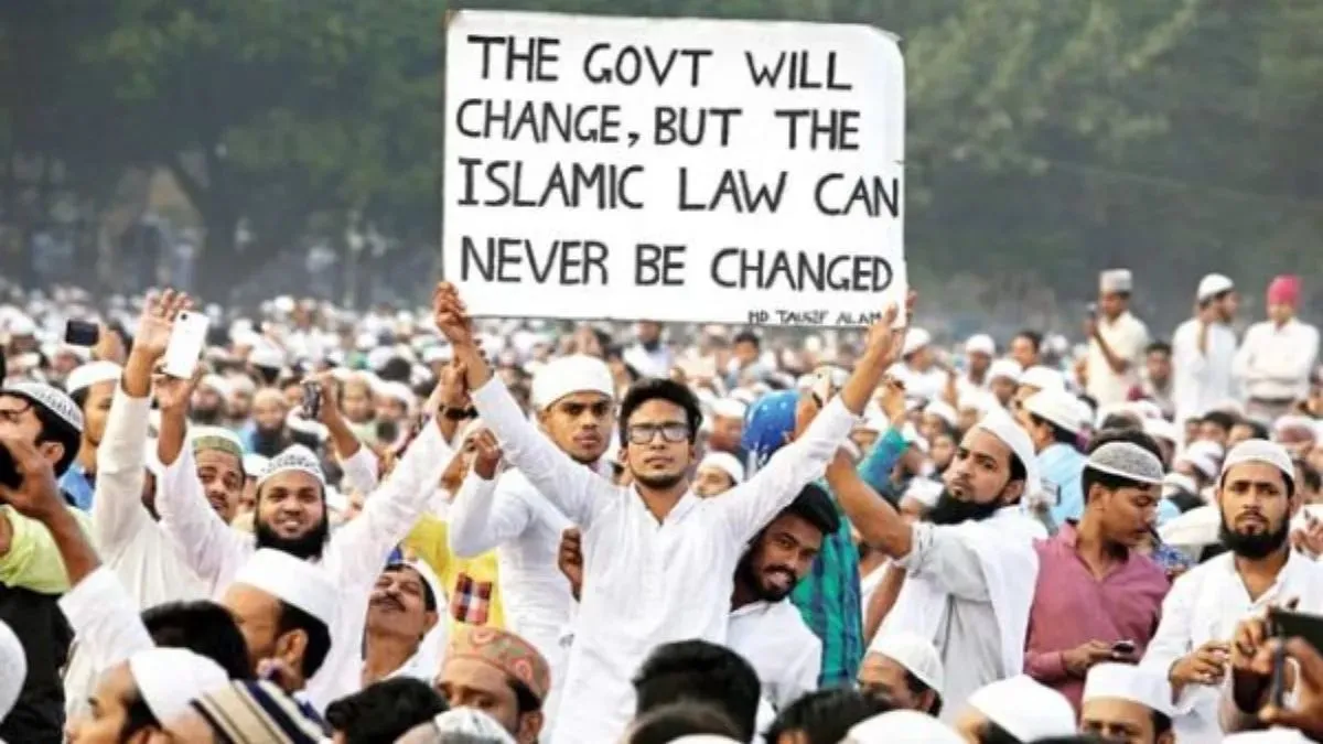 मुसलमानों को सेक्यूलर सिविल कोड नामंजूर! मुस्लिम पर्सनल लॉ बोर्ड ने कहा-'शरिया कानून से कोई समझौता नहीं' Muslims, Uniform Civil Code- India TV Hindi