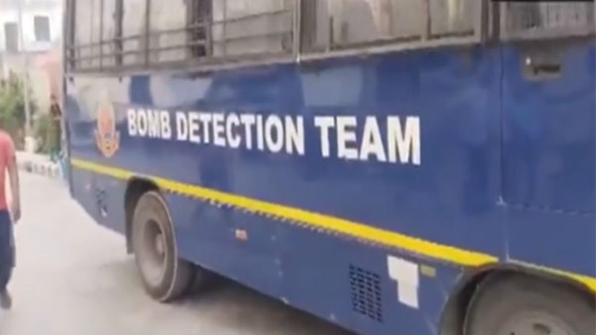 Bomb threat to shopping malls in many areas of Delhi, panic ensues – India TV Hindi