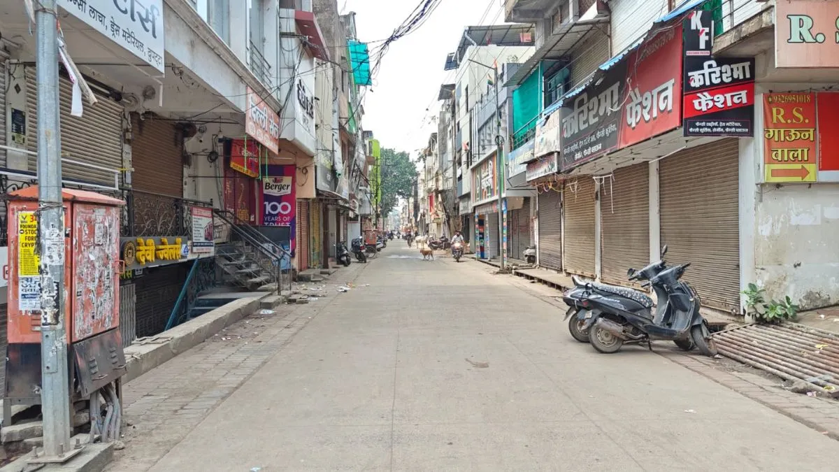 Bharat Bandh LIVE: देश के कई राज्यों में भारत बंद का असर, गिरिडीह में ट्रेनें रोकी, हजारीबाग में राहगीरों को पीटा महाराष्ट्र के गोंदिया में बंद का असर- India TV Hindi