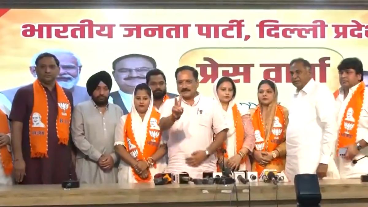 दिल्ली में आम आदमी पार्टी को बड़ा झटका, एक साथ 5 पार्षद भाजपा में हुए शामिल
