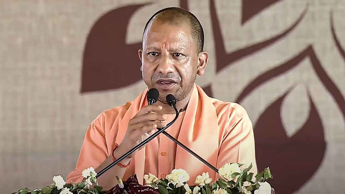 यूपी में 28 चकबंदी अधिकारियों पर चला CM योगी का डंडा, भ्रष्टाचार के खिलाफ  हुई बड़ी कार्रवाई - India TV Hindi