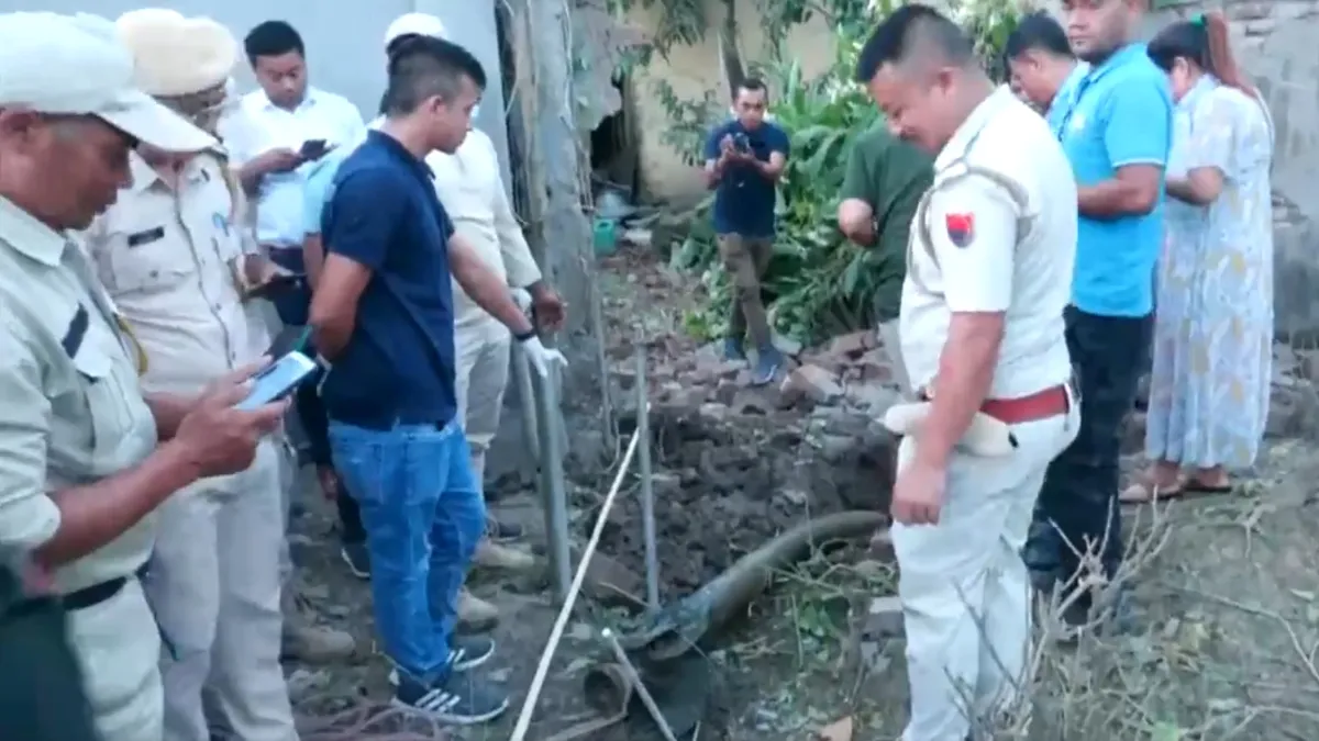 मणिपुर के पूर्व मुख्यमंत्री के घर पर रॉकेट हमला, 1 मौत, 5 घायल, फोरेंसिक यूनिट ने जुटाए सबूत Manipur Mairembam Koireng attack- India TV Hindi