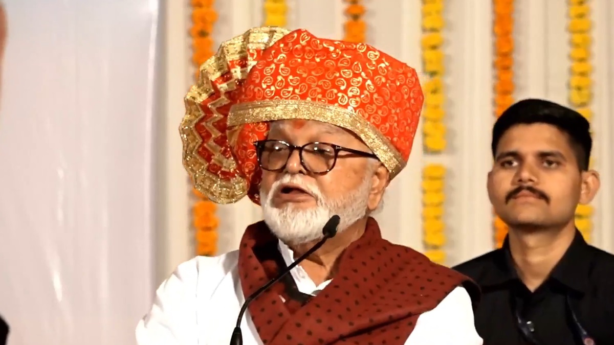 महाराष्ट्र: मंत्री छगन भुजबल ने भाषण के दौरान कम करवाई हनुमान चालीसा की आवाज, कहा- काम कैसे करूंगा?