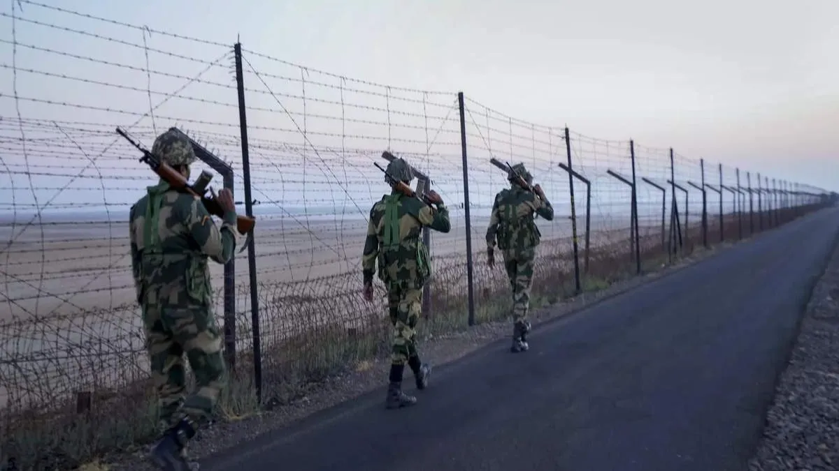 ‘महबूबा’ से मिलने पाकिस्तान जा रहा था शख्स, पुलिस ने पकड़ा तो सामने आई गजब की कहानी Pakistani social media influencer, Imtiyaz Sheikh, Khavda village- India TV Hindi