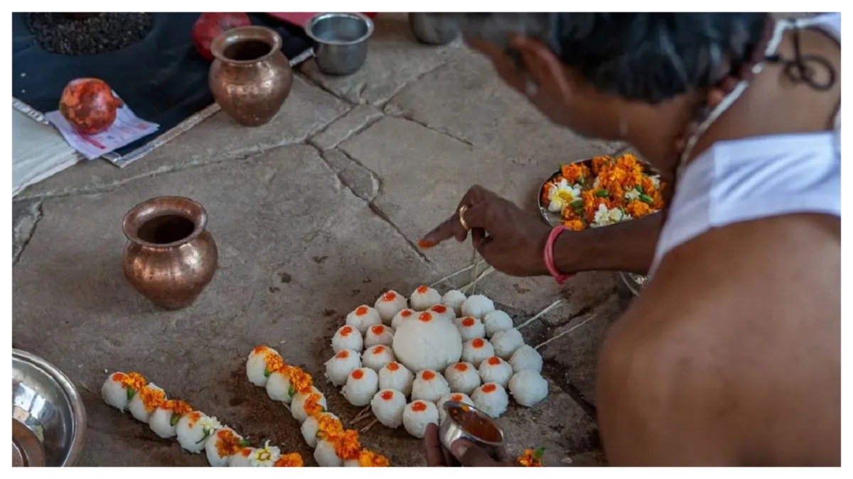 गया में पिंडदान का क्यों है इतना महत्व, पितरों की आत्मा के लिए कैसे ये नगरी बन गई मुक्ति का मार्ग?