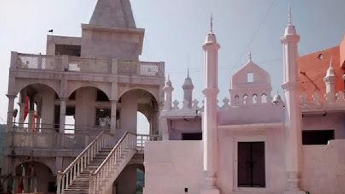 इस देश में धर्म का नाम लेना भी है गुनाह, मिलती है खौफनाक सजा इस देश में धर्म का नाम लेना भी है गुनाह, मिलती है खौफनाक सजा