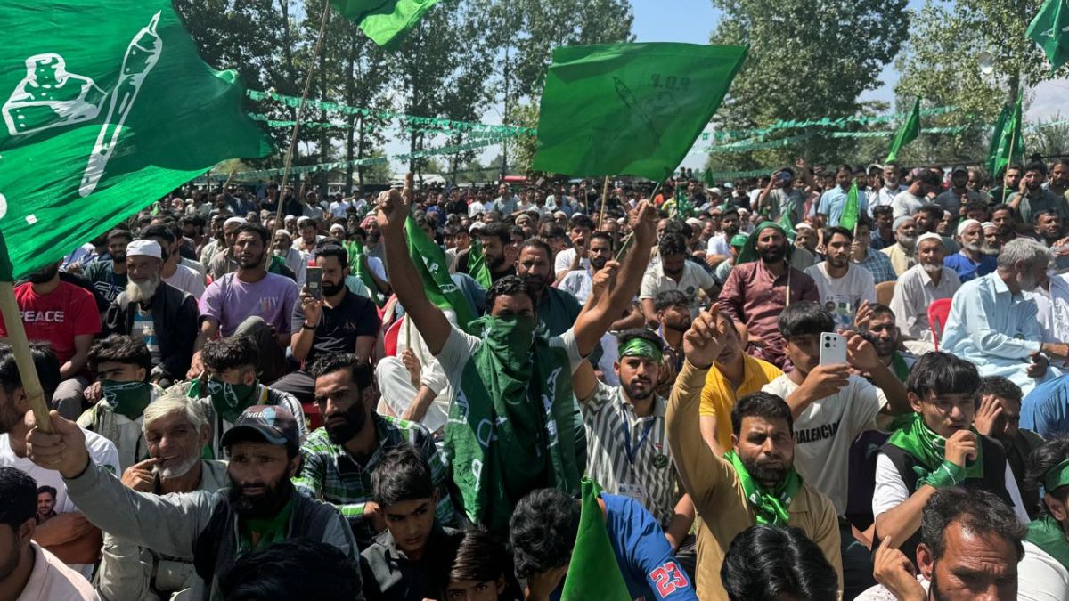 Jammu Kashmir Assembly Elections: बदली-बदली नजर आ रही है पुलवामा की तस्वीर, 35 साल बाद चुनावों में बिखरा नया रंग