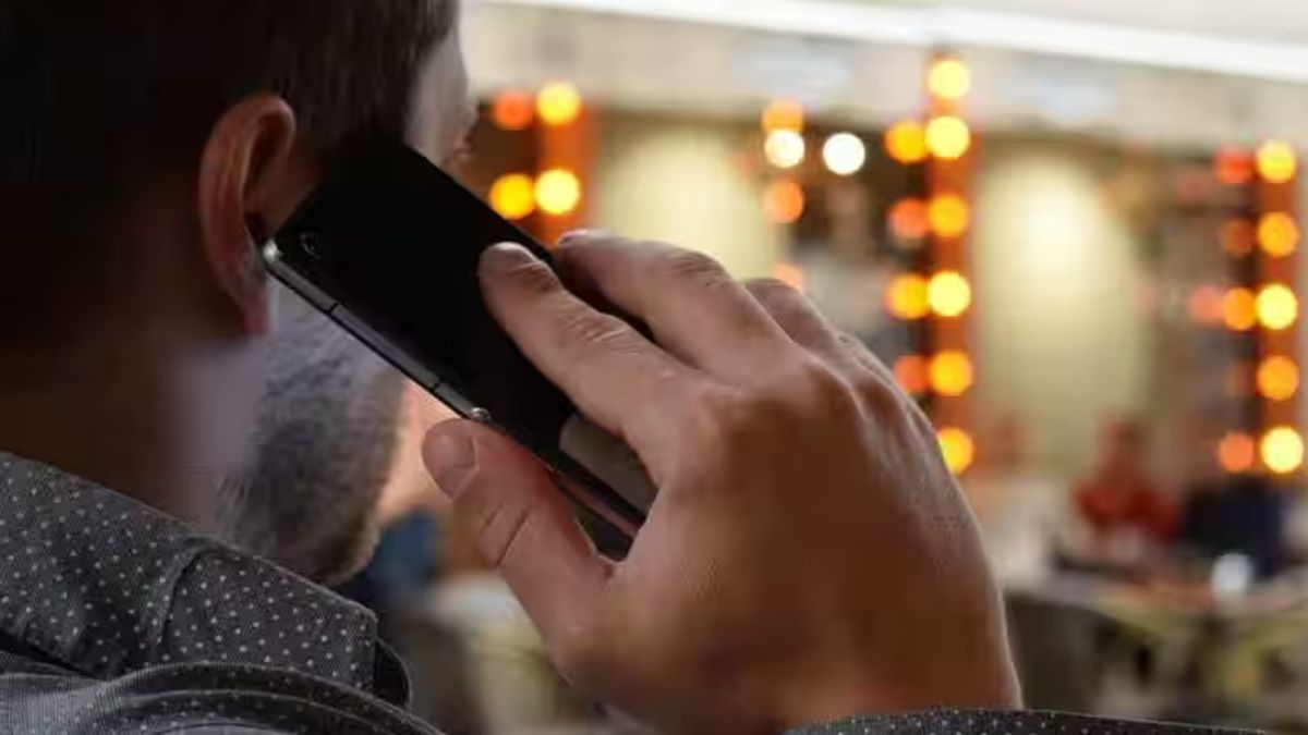 टेलीकॉम कंपनियां फिर से यूजर्स को देगीं झटका? TRAI के इस कदम से महंगे हो सकते हैं रिचार्ज