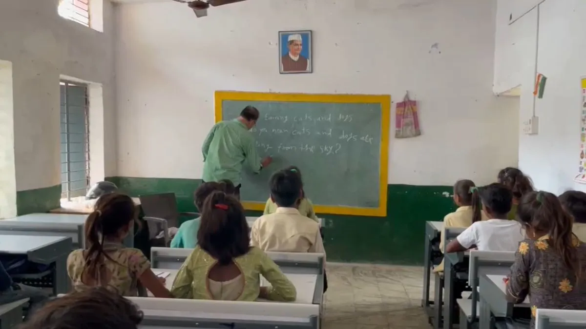 मध्य प्रदेश की शिक्षा व्यवस्था बदहाल, 6000 सरकारी स्कूलों में एक-एक टीचर के जिम्मे 5-5 क्लासेस; शिक्षा मंत्री कर रहे इनकार Madhya Pradesh- India TV Hindi