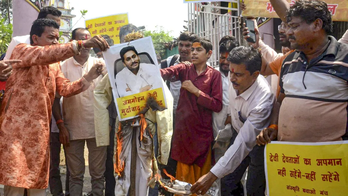Tirupati Laddu Case: तिरुपति प्रसाद विवाद में अब तक क्या हुआ? बुधवार को हाई कोर्ट में सुनवाई, जानें किसने क्या कहा Chandrababu Naidu, Tirupati, Amrawati, Tirupati Laddu Case- India TV Hindi