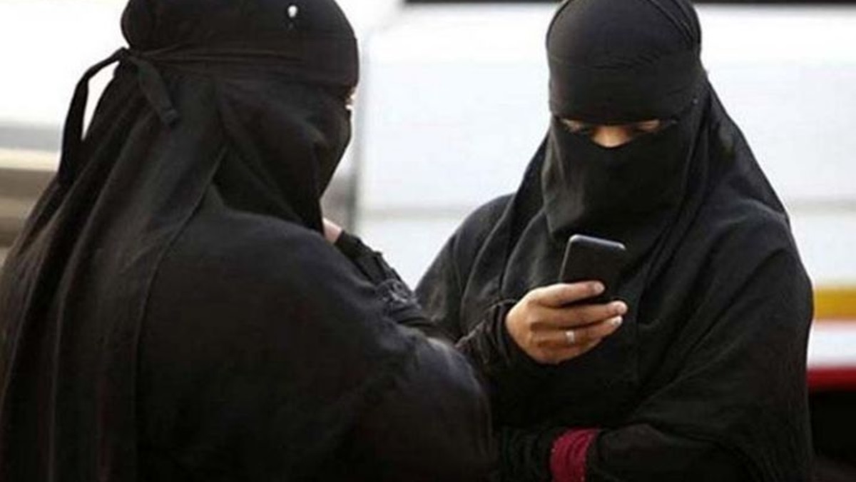 यूपी: एक हफ्ते में तीन तलाक के 2 मामले, 16 लोगों पर केस दर्ज यूपी: एक हफ्ते में तीन तलाक के 2 मामले, 16 लोगों पर केस दर्ज