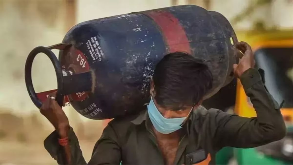 LPG Price Hike: आज से बढ़े कॉमर्शियल सिलेंडर के दाम, जानें आपके शहर की नई कीमतें