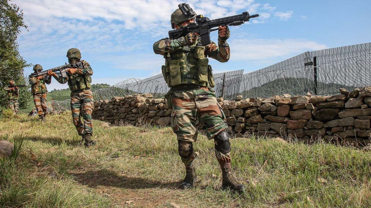 जम्मू-कश्मीर के किश्तवाड़ में आतंकियों से मुठभेड़, सेना के 4 जवान घायल, ऑपरेशन जारी