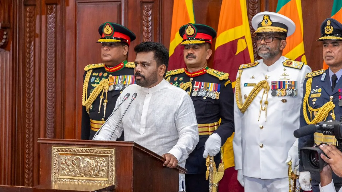 राष्ट्रपति पद की शपथ लेने के बाद श्रीलंका को नई दिशा देने के लिए तैयार "दिसानायके", "पुनर्जागरण युग" लाने का वादा श्रीलंका के राष्ट्रपति पद की शपथ लेते अनुरा कुमारा दिसानायके।- India TV Hindi