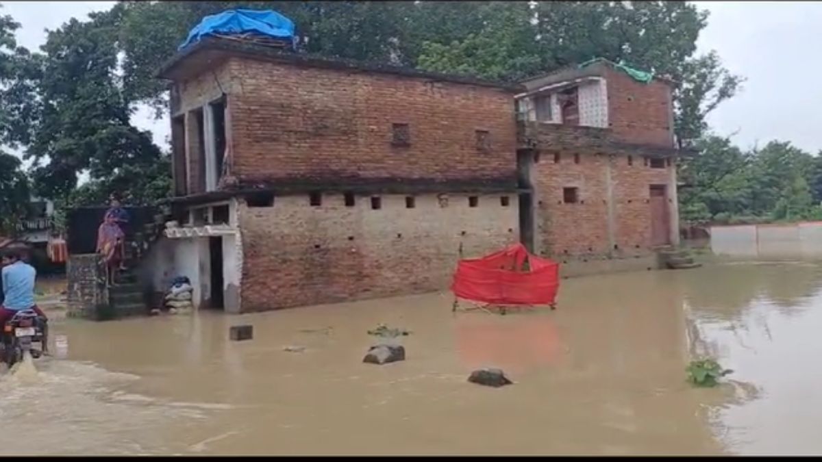 यूपी के 55 जिलों में मूसलाधार बारिश से नदियां उफान पर, कई जगहों पर बाढ़ का खतरा