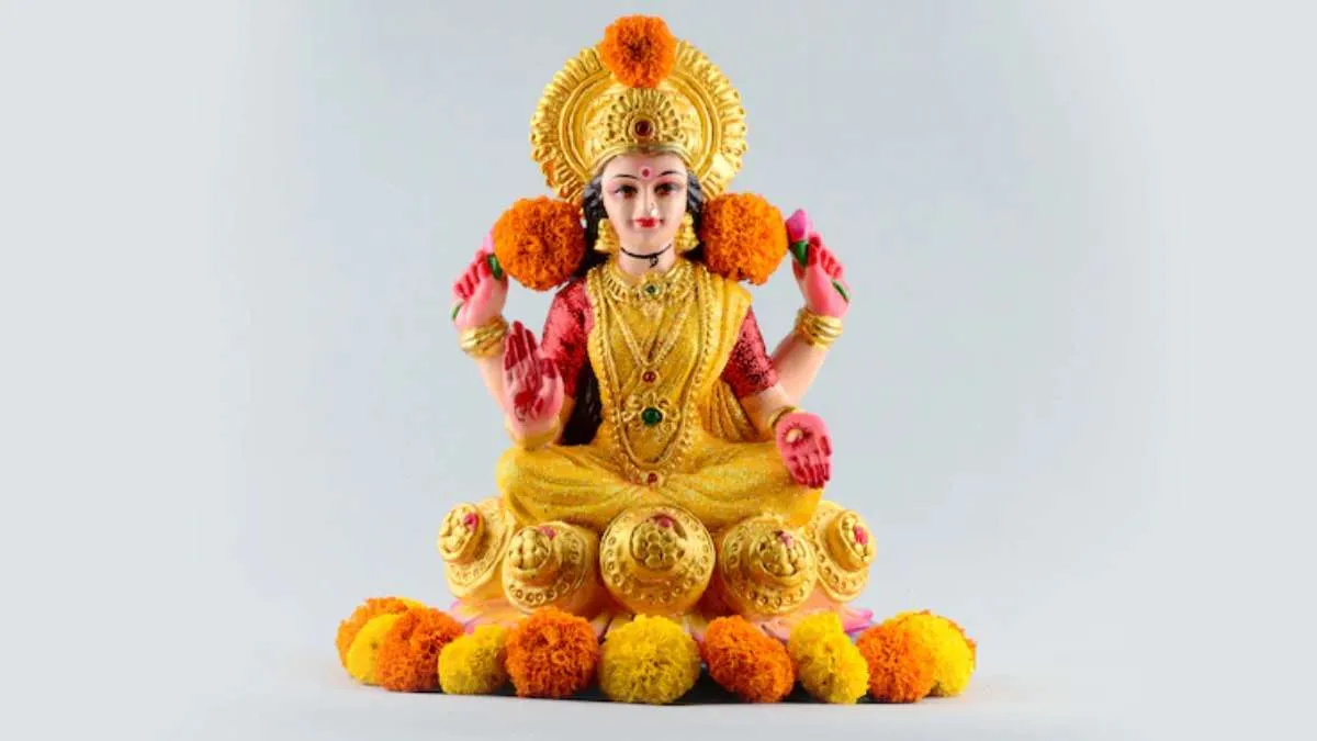 शुक्रवार के ये छोटे-छोटे उपाय करेंगे माता लक्ष्मी को प्रसन्न, मिलने लगेंगे कमाई के कई स्रोत, धन की नहीं रहेगी कमी Maa Lakshmi - India TV Hindi
