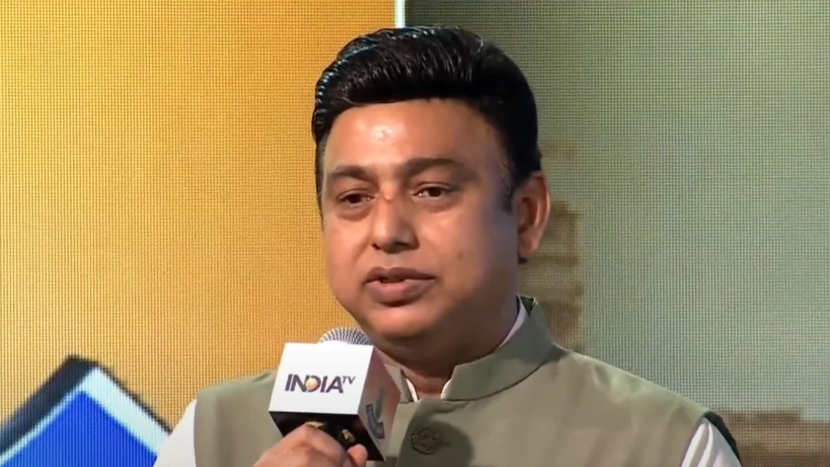 चुनाव मंच में जफर इस्लाम, वारिस पठान सहित इन पार्टी के नेताओं ने सवालों का दिया जवाब चुनाव मंच में जफर इस्लाम, वारिस पठान सहित इन पार्टी के नेताओं ने सवालों का दिया जवाब