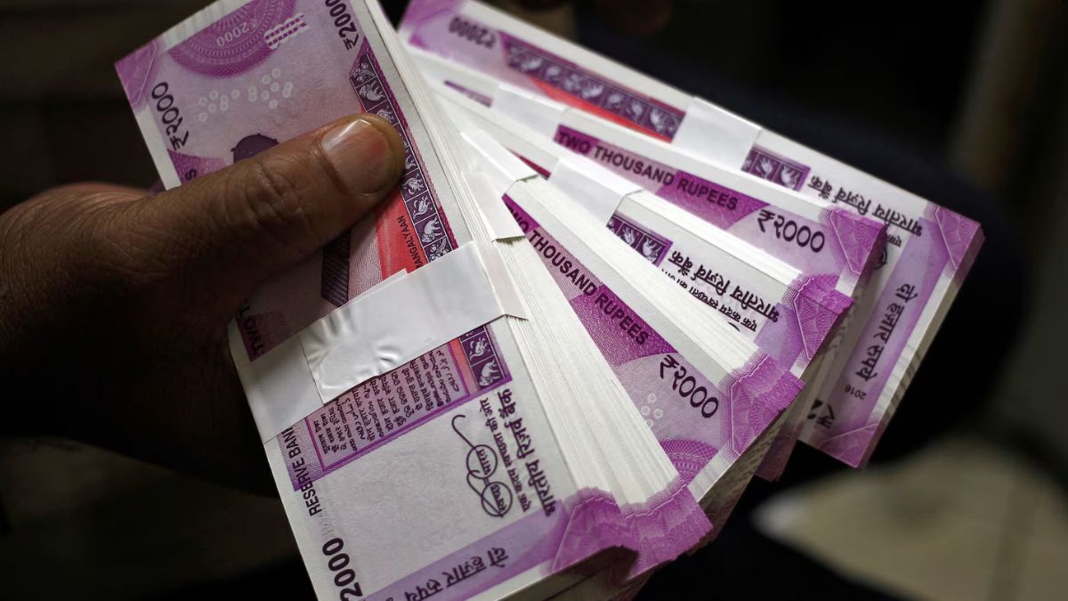 2000 रुपये के नोटों को लेकर सामने आया नया अपडेट, अभी भी लोगों के पास हजारों करोड़ रुपये के नोट मौजूद