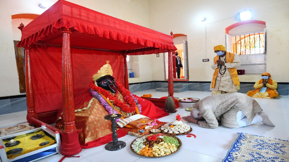 बांग्लादेश के हिंदू मंदिर से चोरी हो गया मां काली का मुकुट, PM मोदी से जुड़ा है खास लिंक