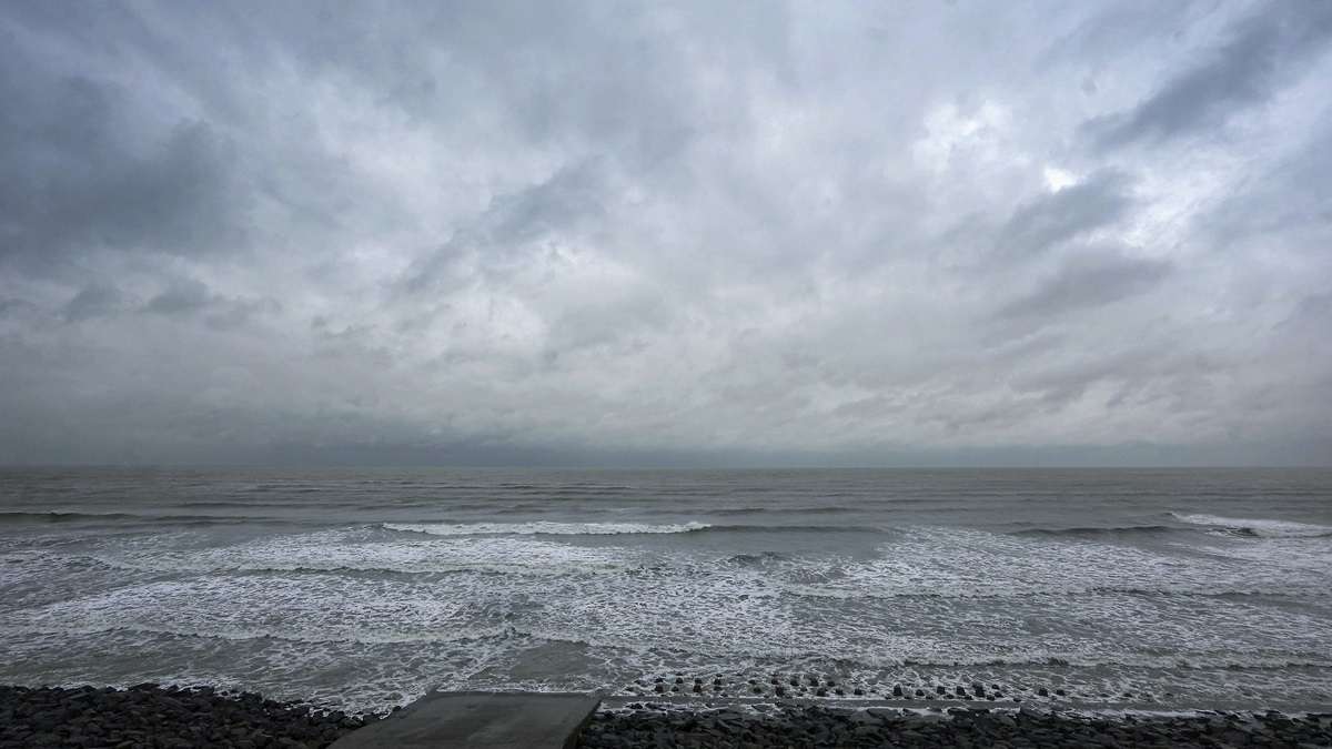 Cyclone Dana Live Updates: चक्रवाती तूफान दाना का लैंडफॉल जारी, ओडिशा-बंगाल में चल रही 100 किमी/घंटा से तेज हवाएं
