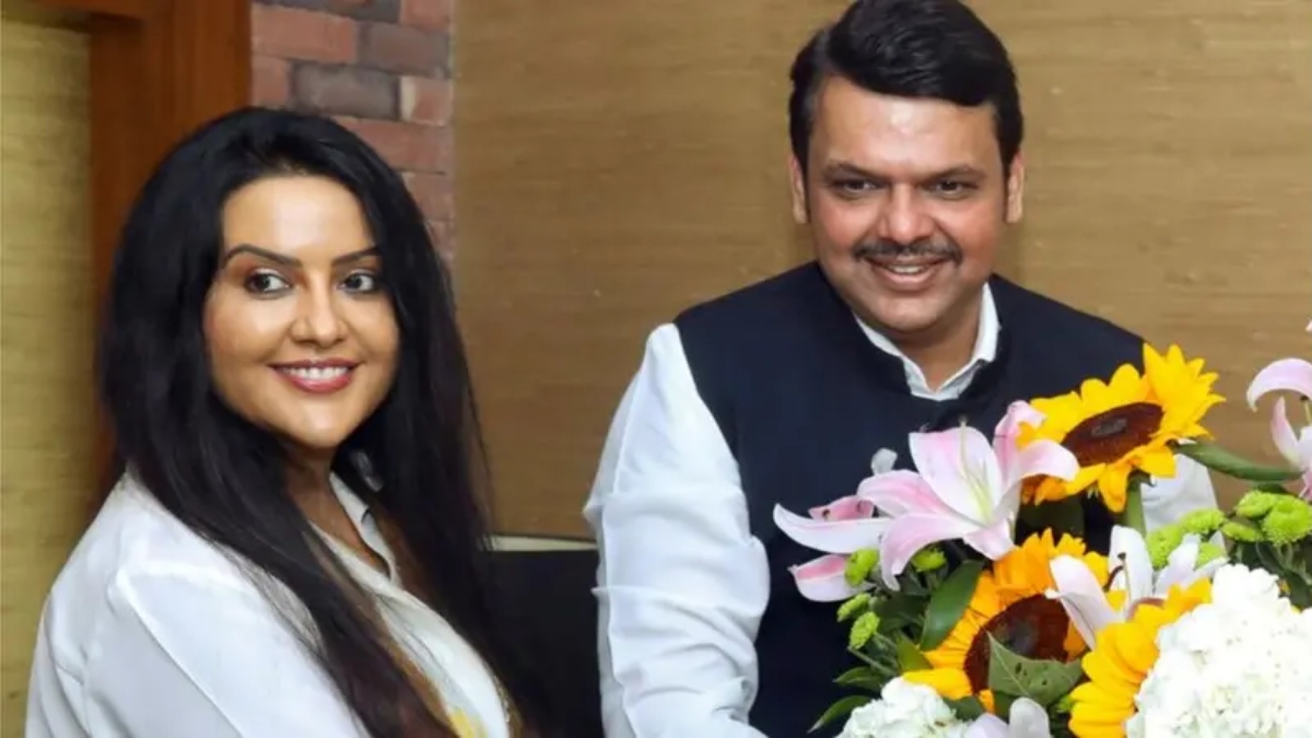 जानिए कितने अमीर हैं महाराष्ट्र के डिप्टी सीएम देवेंद्र फडणवीस? पत्नी से भी लेना पड़ा लाखों का कर्ज