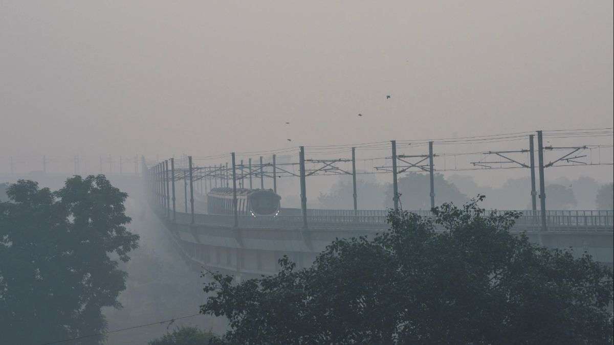 दिल्ली दिवाली से पहले बनी गैस चेंबर, कई इलाकों में AQI पहुंचा 400 के पार, हवा में घुला ‘जहर’